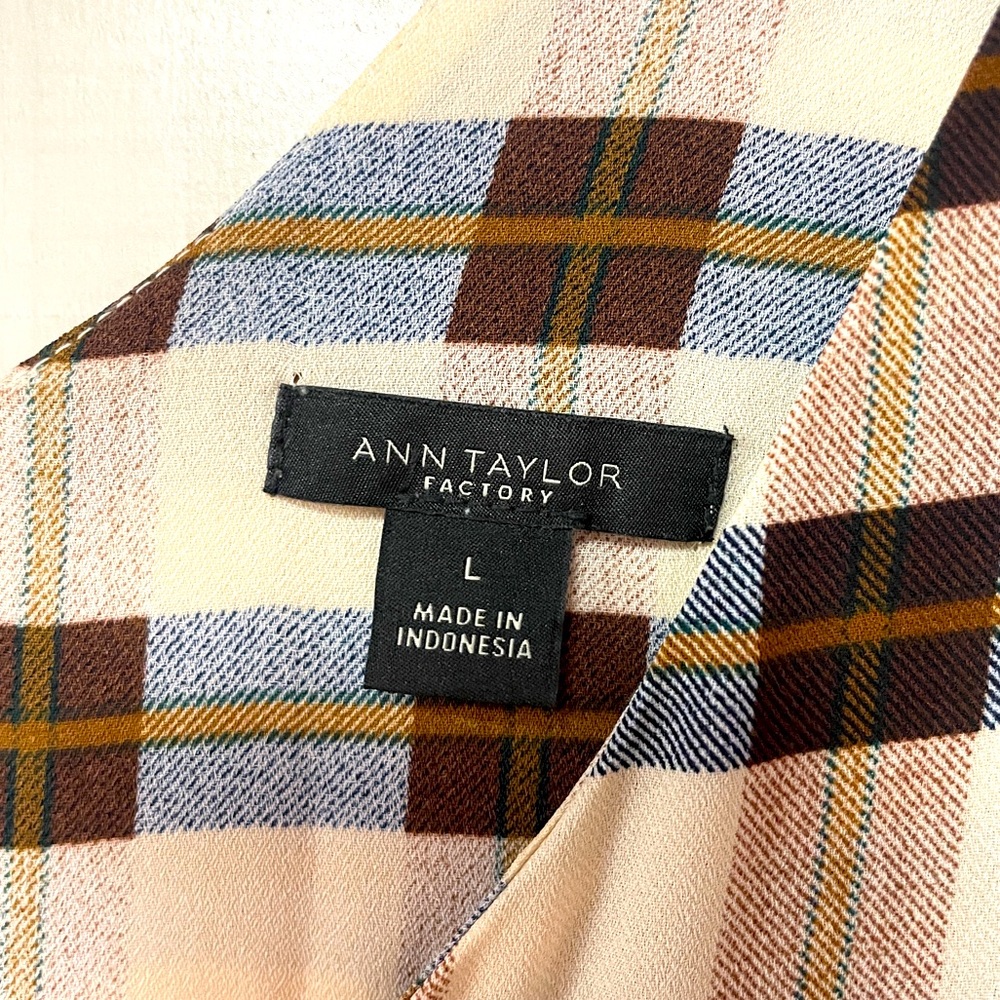 Ann Taylor Factory Brown Blue Beige Plaid V Neck Layered Hem Tank Top Sz L - Picture 3 of 5